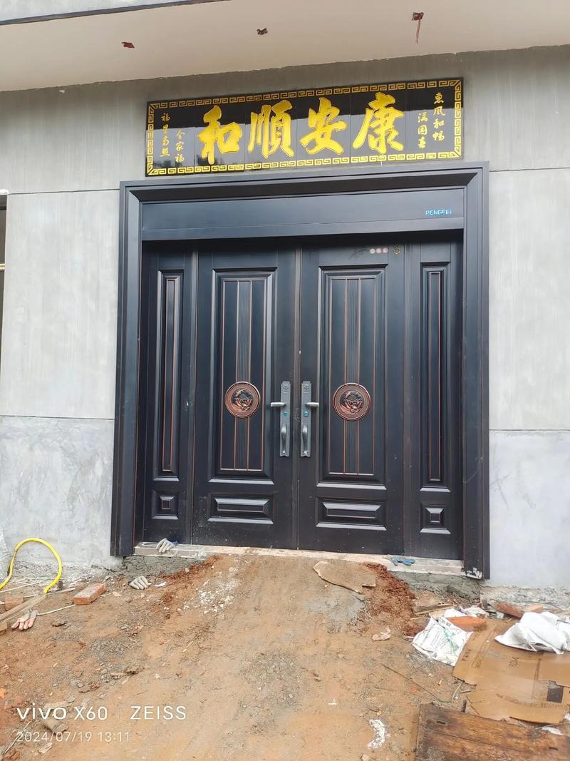 锌合金大门价格表(380大门0.8厚一平方贵吗)