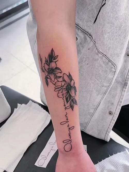 适合小手臂的纹身女(女人手臂纹什么最旺)